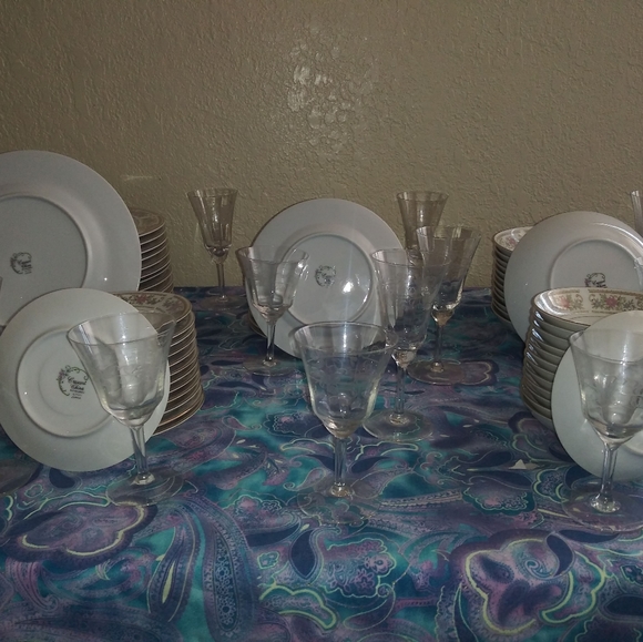 Dinnerware - Picture 8 of 8